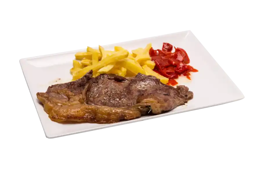 Entrecot con patatas fritas y pimientos rojos.